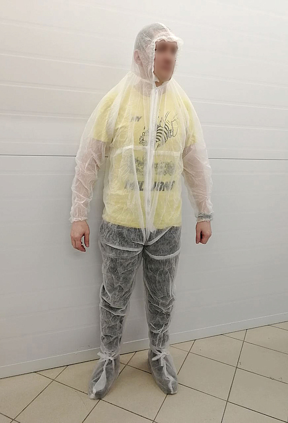 Одноразовая медицинская одежда (комбинезон с капюшоном и бахилы)