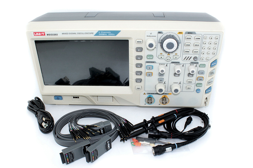  Цифровой осциллограф UNI-T MSO2202.